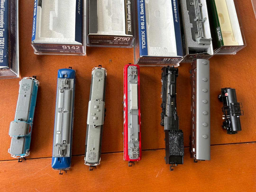 複数の鉄道模型車両セット