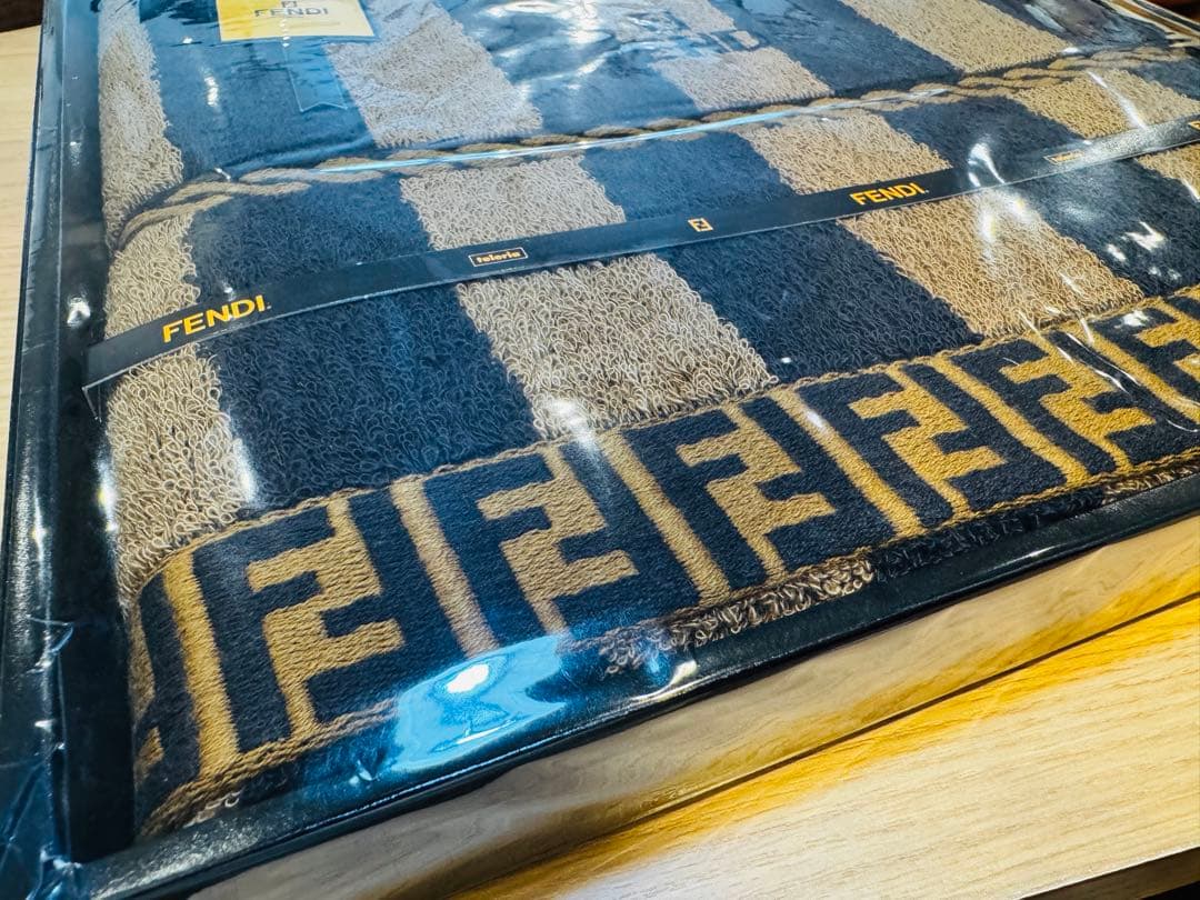 B8002【フェンディ】バスタオル ズッカ柄 綿100%