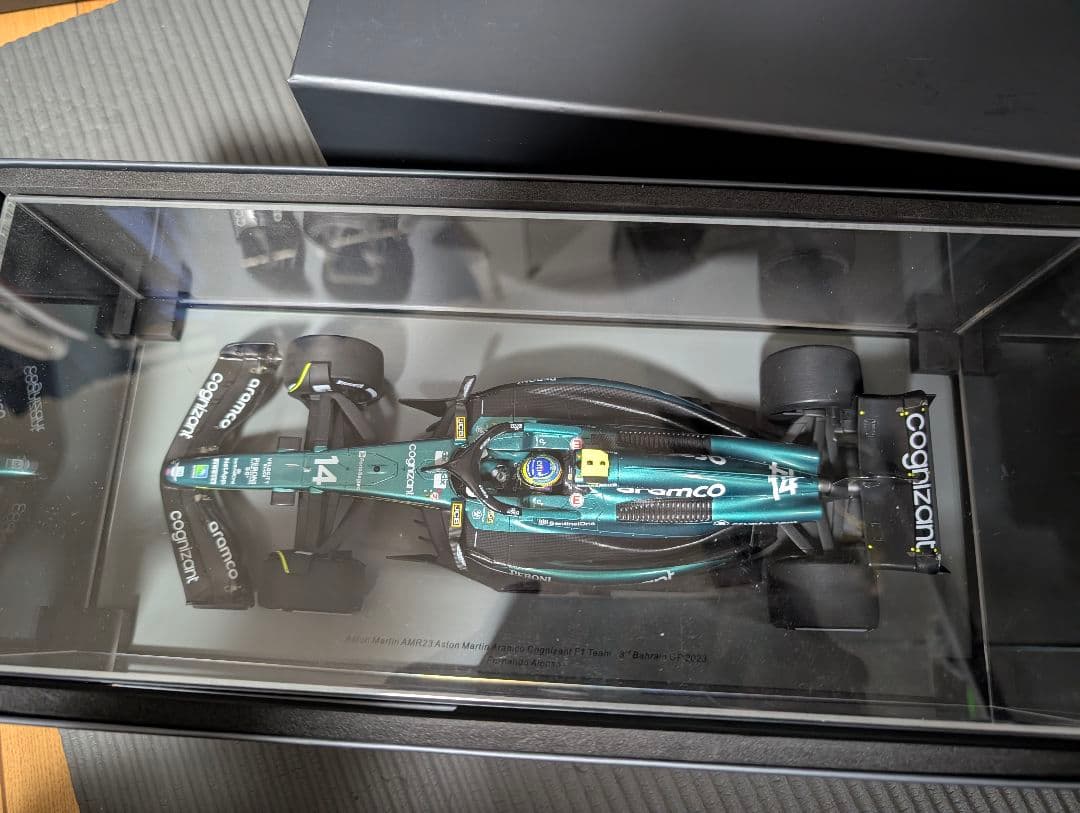 スパーク　Aston Martin AMR23 1/18