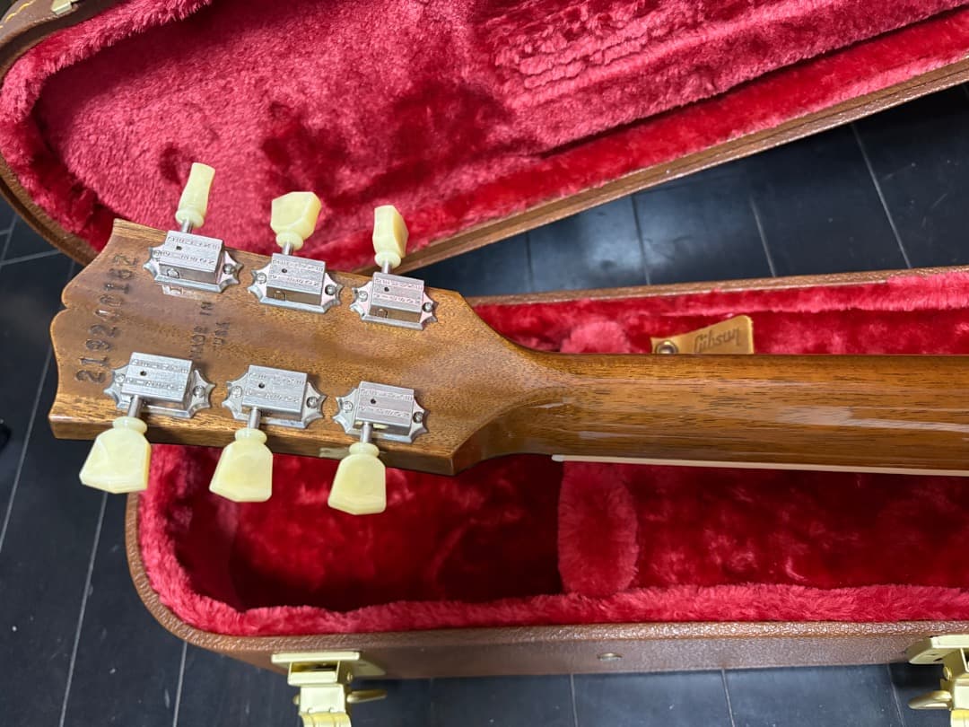 おいもちゃんGibson LesPaulStandard 50s Gold