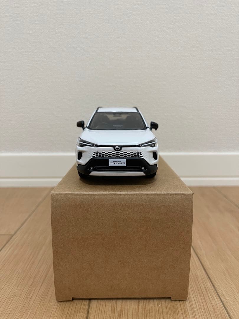 【値下げ⭕️】1/30 新型カローラクロス 色見本 プラチナホワイトパールマイカ