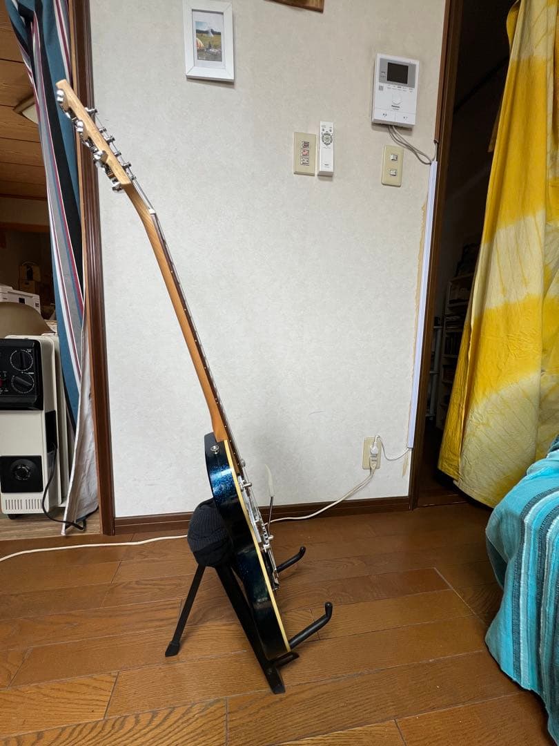 エレクトロマティック　ブルーラメブラック　エレキギター トレモロ搭載