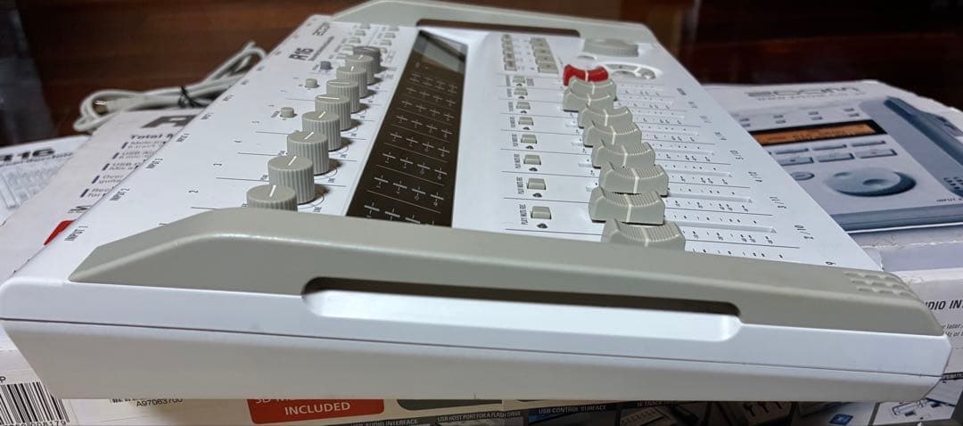 ZOOM R16 マルチトラックレコーダー 箱•ソフトケース付き