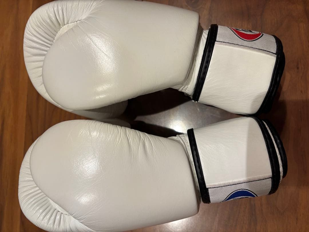 Fairtex ボクシンググローブ 16oz ホワイト　フェアテックス