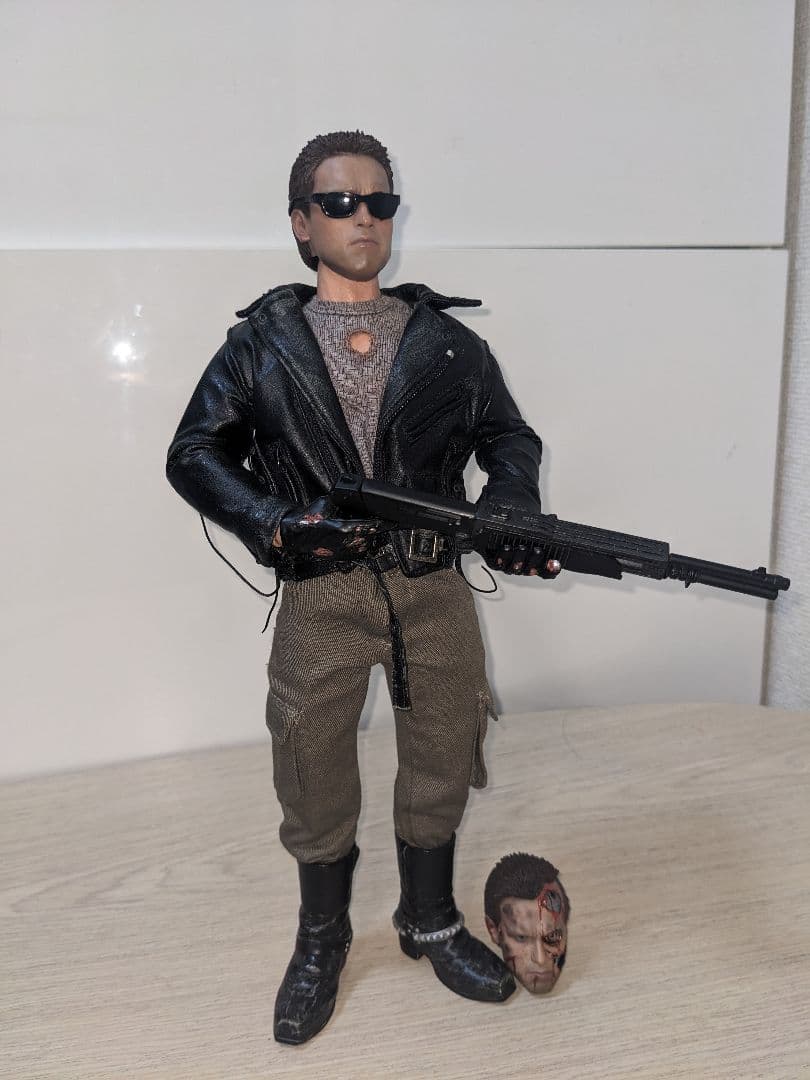 ホットトイズ ターミネーターT800バトルダメージ1/6 フィギュアMMS238