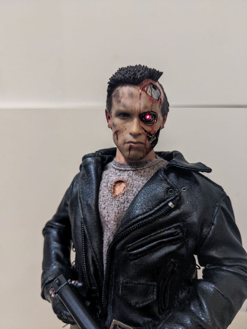 ホットトイズ ターミネーターT800バトルダメージ1/6 フィギュアMMS238