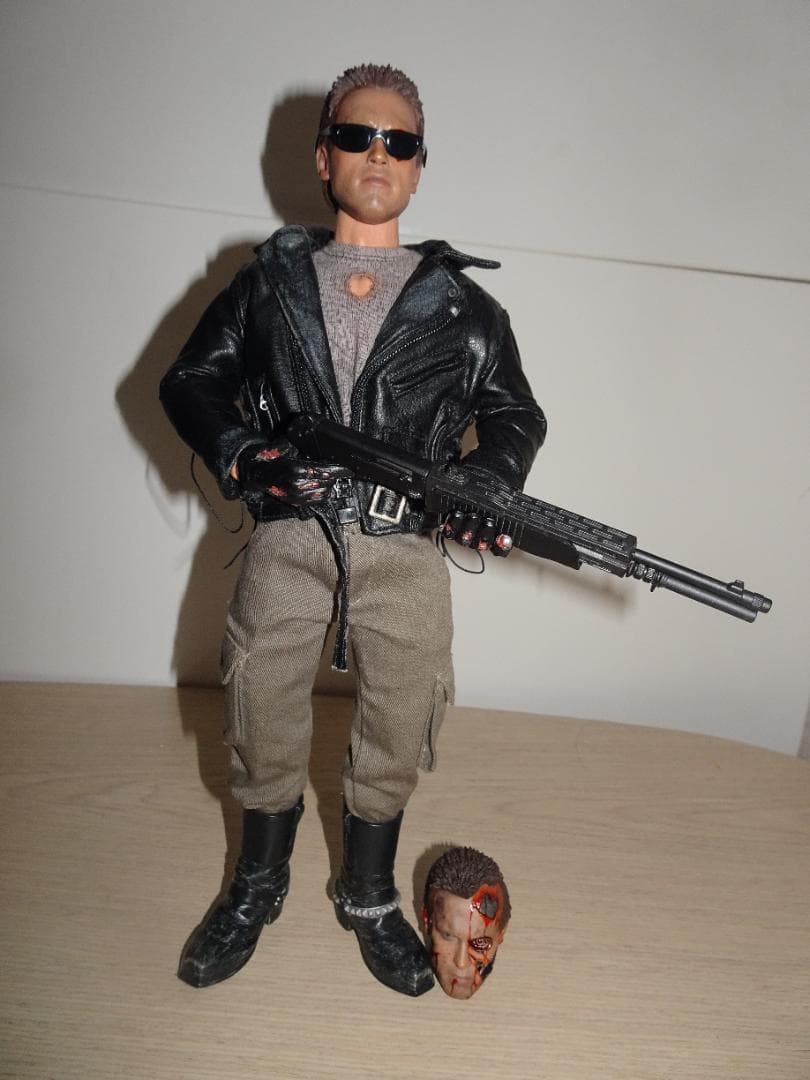 ホットトイズ ターミネーターT800バトルダメージ1/6 フィギュアMMS238