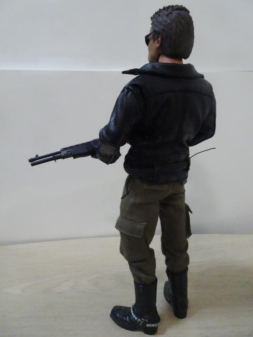 ホットトイズ ターミネーターT800バトルダメージ1/6 フィギュアMMS238