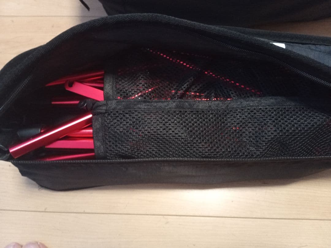 ソロキャンプにオススメ4点セット　テントやコット、テーブル等あります