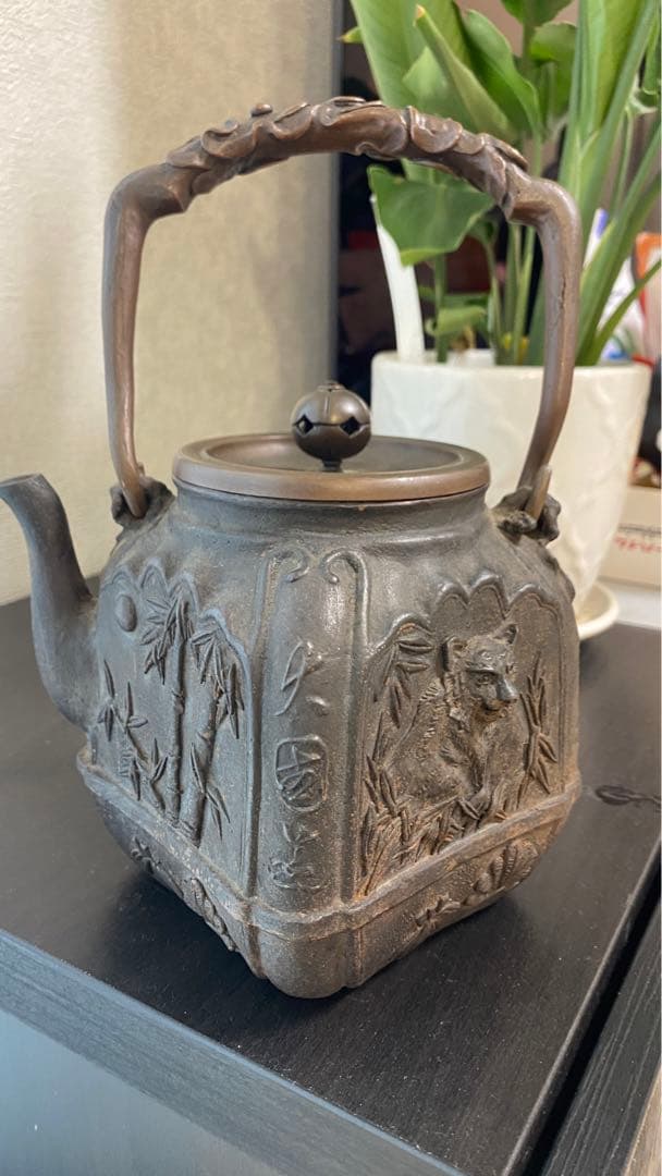 龍文堂造，大国造，彫刻装飾 ，鉄瓶