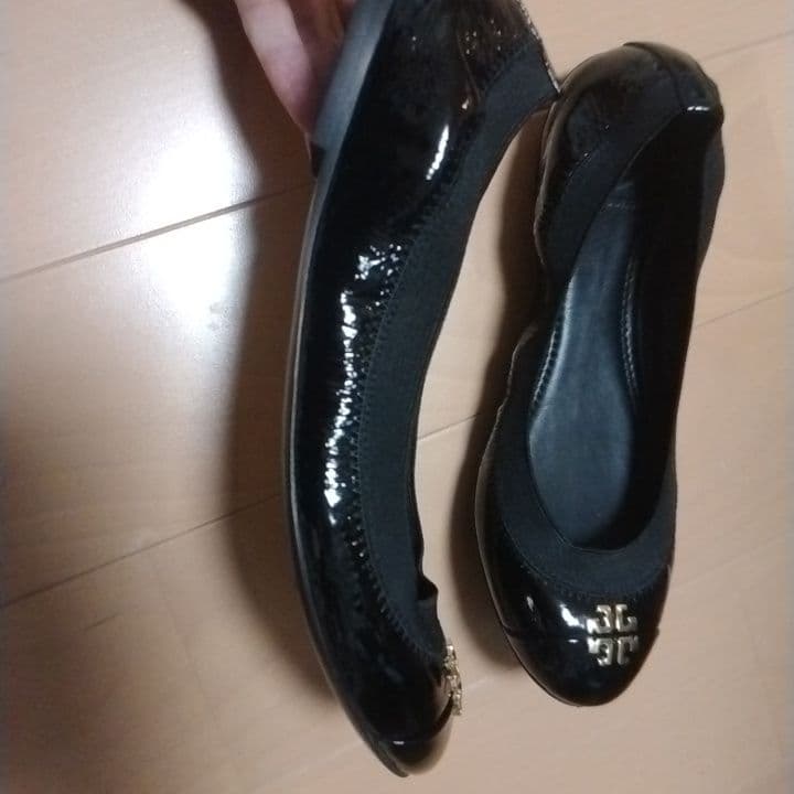 1回着用　トリーバーチ　サイズ6　黒色　エナメル　バレエシューズ　フラット