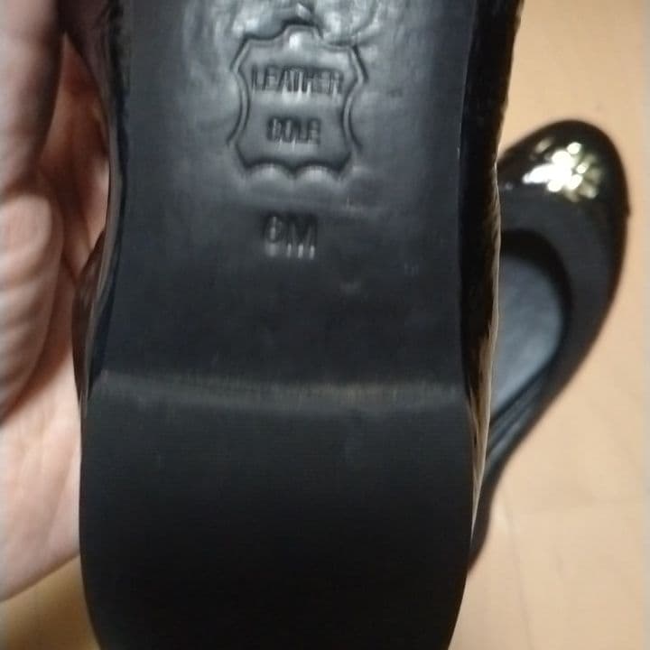 1回着用　トリーバーチ　サイズ6　黒色　エナメル　バレエシューズ　フラット