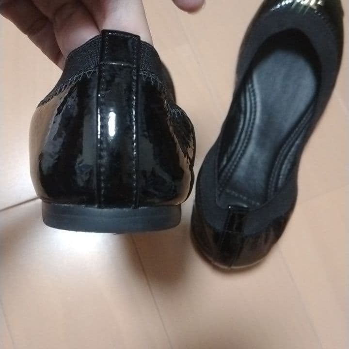 1回着用　トリーバーチ　サイズ6　黒色　エナメル　バレエシューズ　フラット