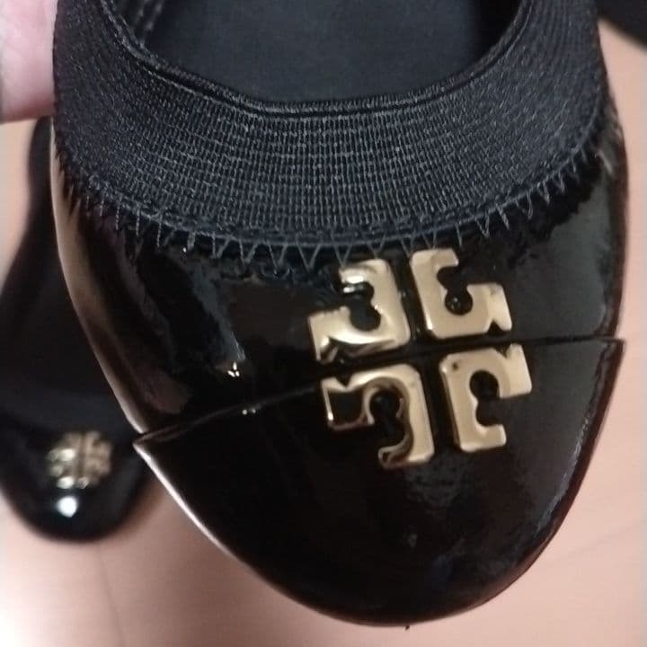 1回着用　トリーバーチ　サイズ6　黒色　エナメル　バレエシューズ　フラット