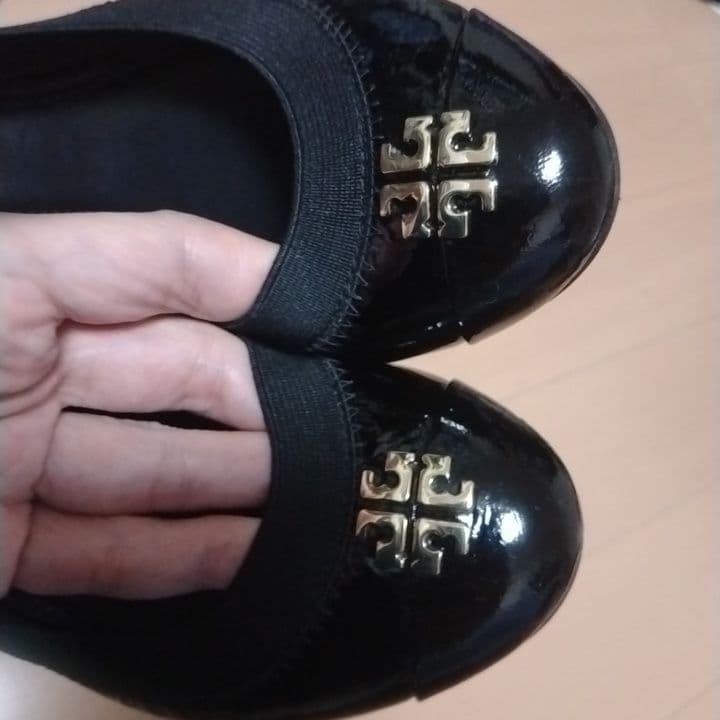 1回着用　トリーバーチ　サイズ6　黒色　エナメル　バレエシューズ　フラット