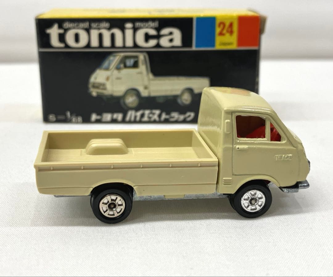 トミカ トヨタ ハイエース トラック ベージュ クリーム No.24 黒箱