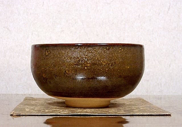 京焼・清水焼　伊東陶山（三代)作　そば釉　茶碗　無傷　共箱　保証。