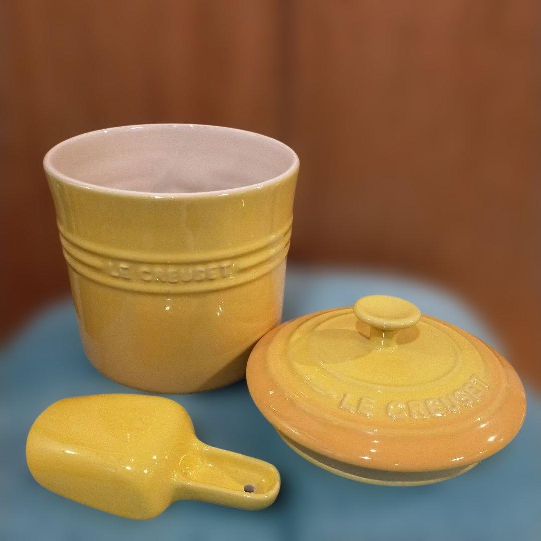 美品 LE CREUSET イエローペットフードコンテナースクープ付き13-49