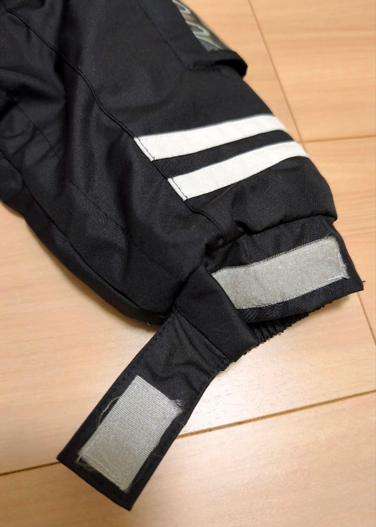 キッズ雪遊び4点セット　スキーウェア　ジャケット　ズボン　ゴーグル　スノーブーツ