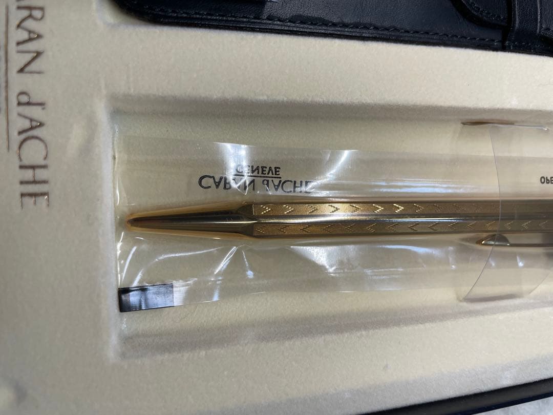 【未開封品】 CARAN dACHE カランダッシュ ゴールドカラー ボールペン