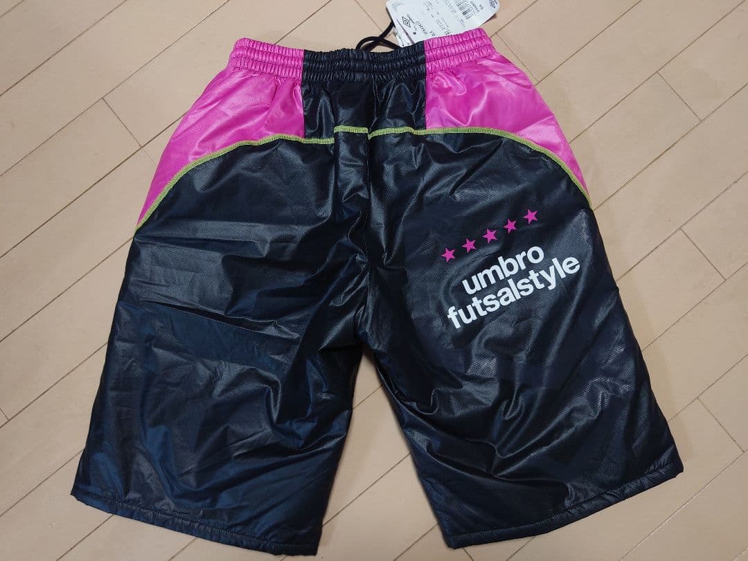 【 umbro 】タグ付き未使用 中綿 ピステセットアップ