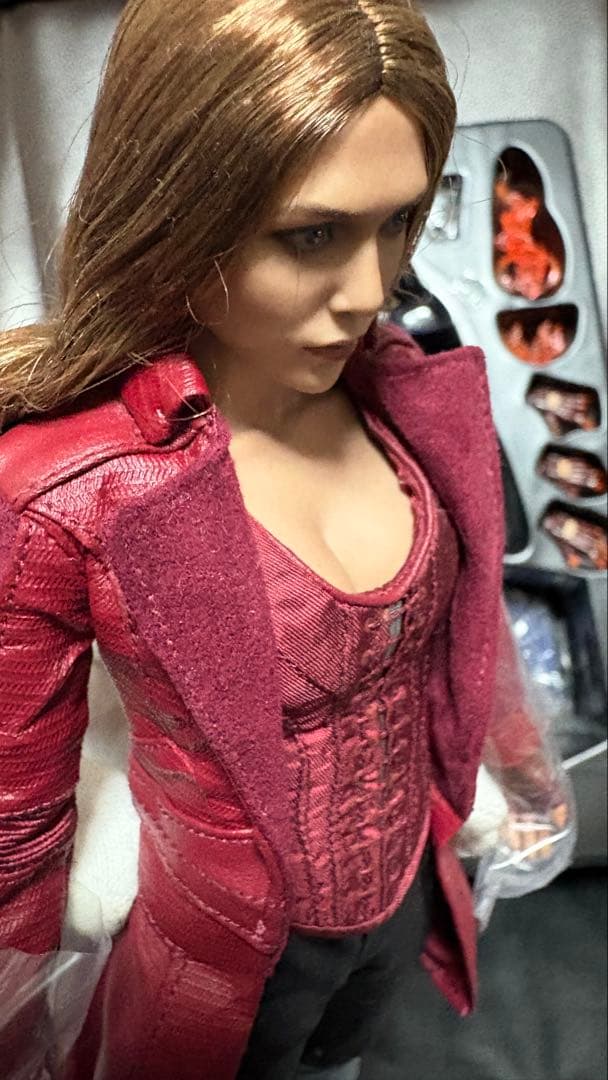 【最終値引き】ホットトイズ　スカーレットウィッチ シビルウォー 美品　一部劣化有