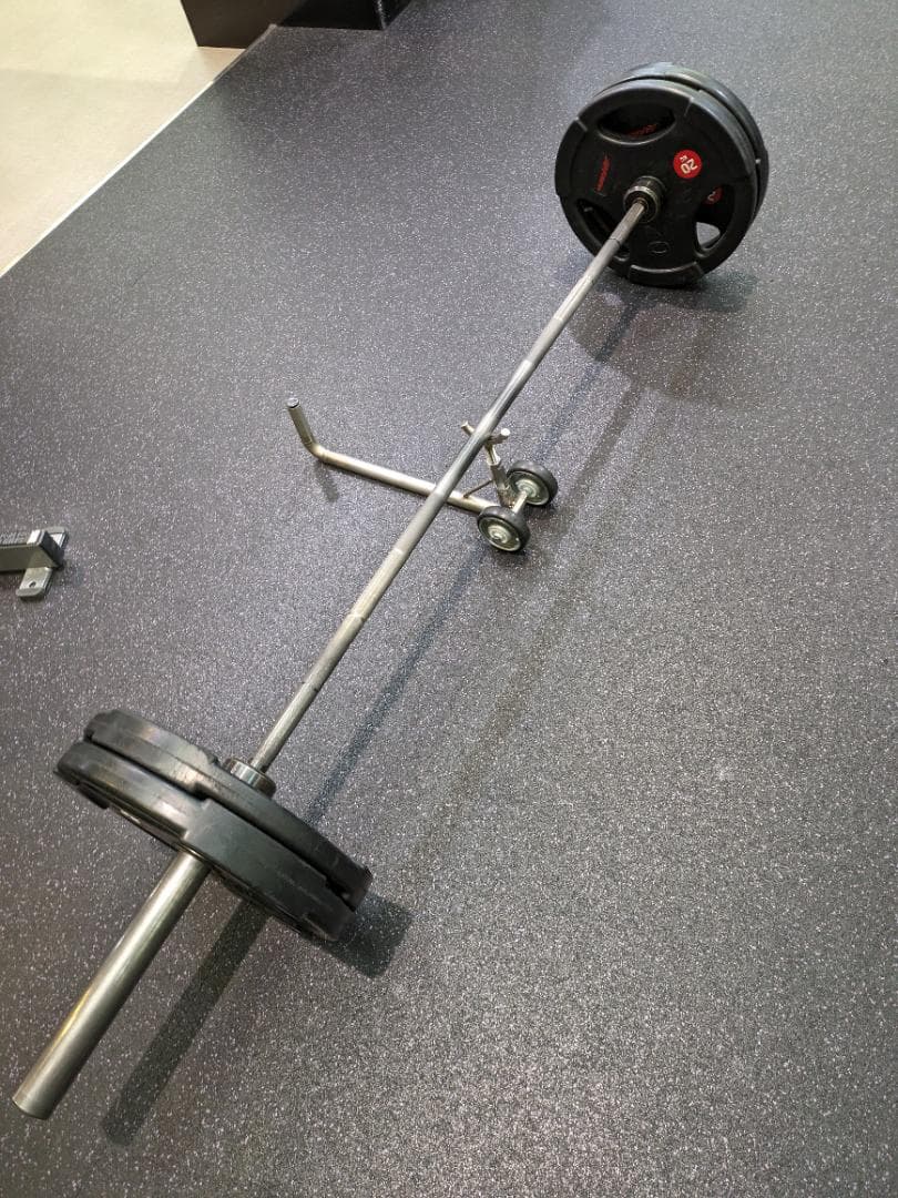 バーベルジャッキ　ステンレス製　タイヤ付で楽に上がる　便利　競技集中できる