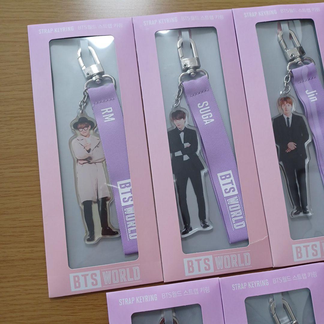 BTS WORLD　ストラップ　キーリング　セット