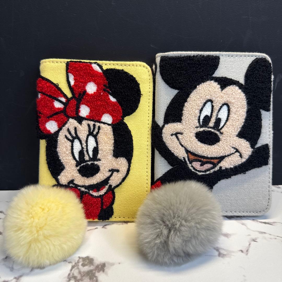 香港ディズニー限定　日本未販売　ミッキー　ミニー　パスポートケース