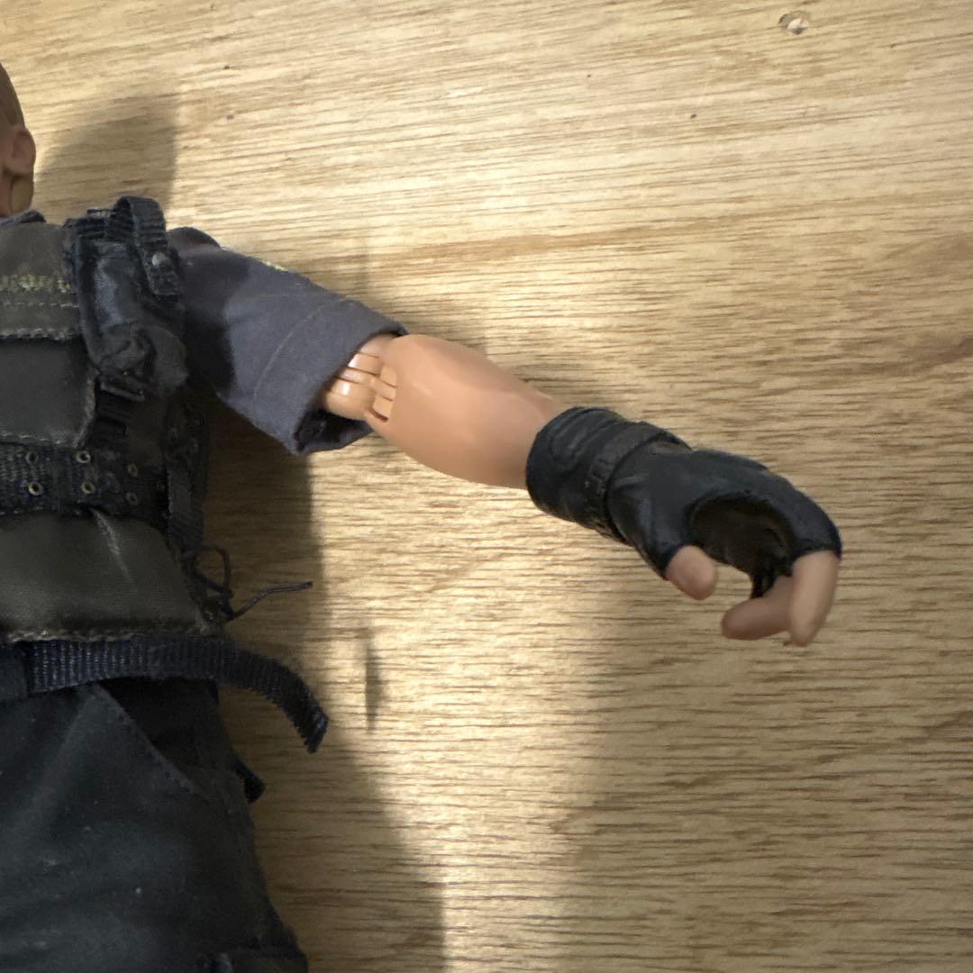 ホットトイズ バイオハザード5 アルバート・ウェスカー S.T.A.R.S版