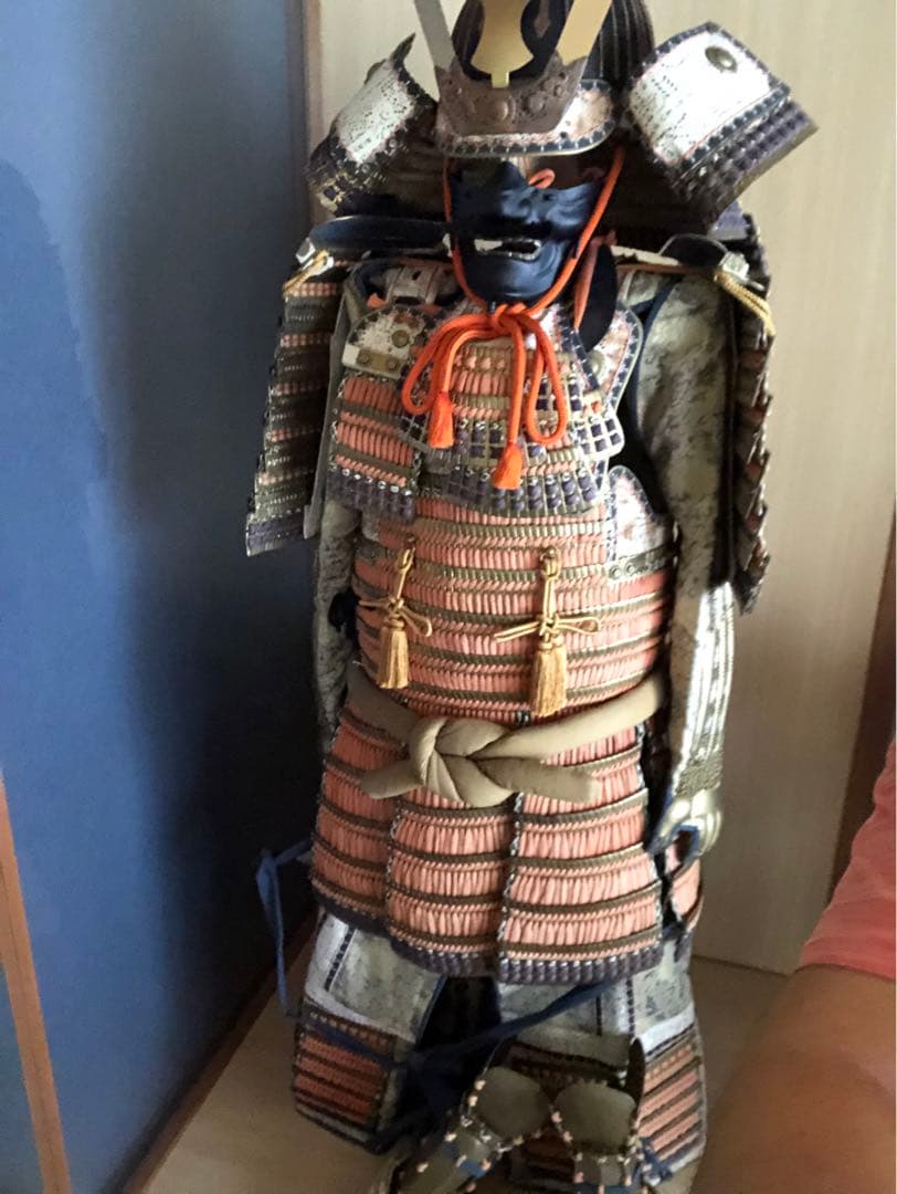 等身大甲冑一式　鎧、兜　血の跡のようなものあり