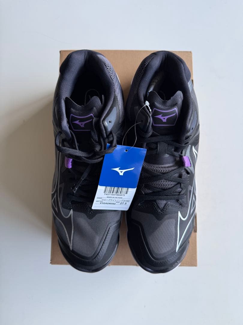 【新品未使用品】Mizuno バレーボール　ウエーブライトニング Z8 MID