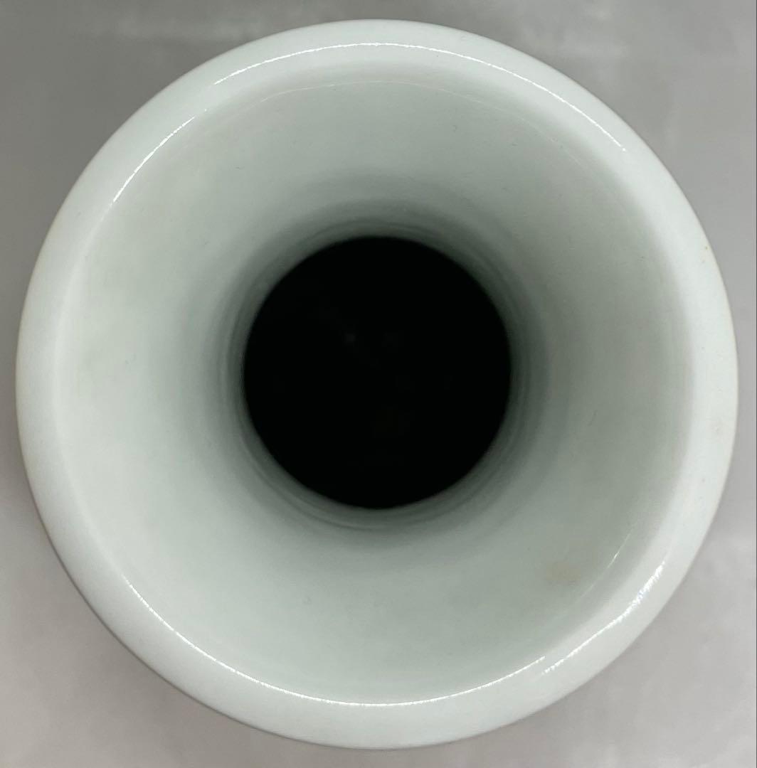 人間国宝　十三代　今泉今右衛門　色鍋島牡丹唐草文花瓶　四方桟共箱　共布　L36