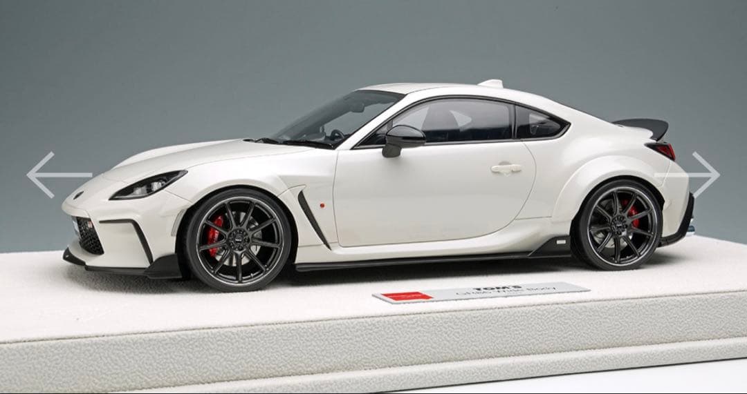 1/18トムスGR86ワイドボディクリスタルホワイトパール新品