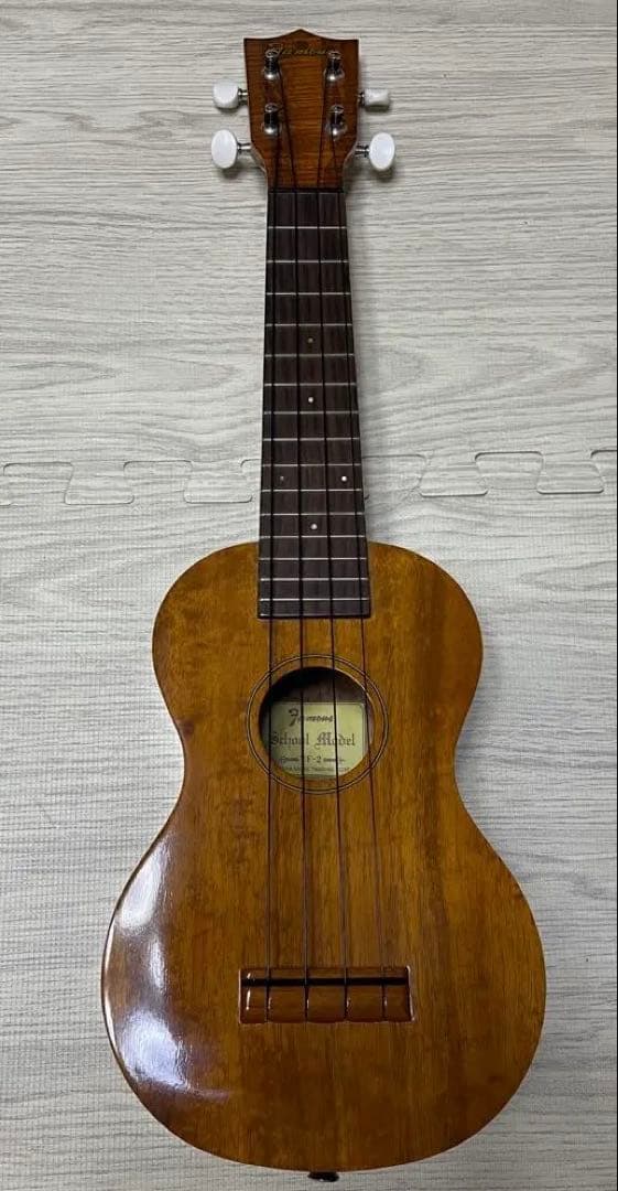 お洒落♦️ヤマハ　フェイマス　ウクレレ　ブラック弦　yf2 Famous 5G