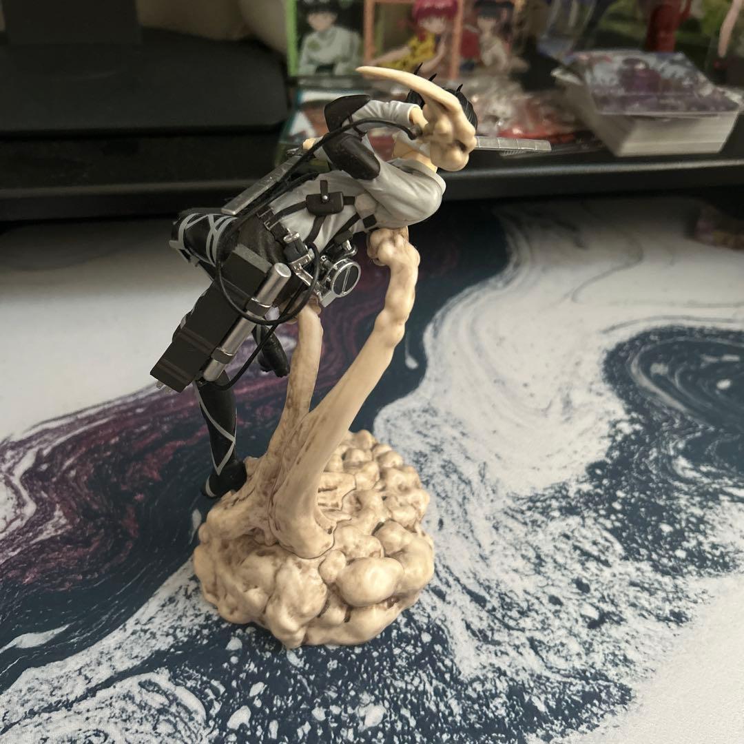 進撃の巨人　リヴァイ　フィギュア　地鳴らし