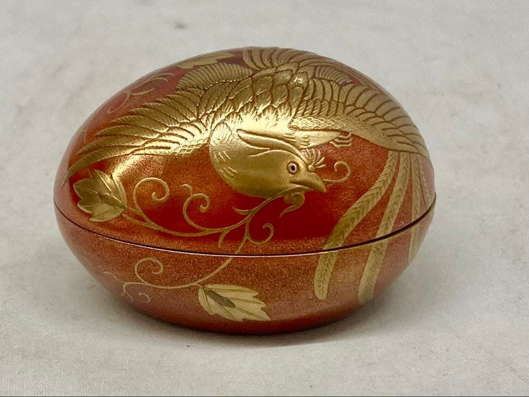 B553b「鳳凰 香合」他喜翁作　共箱　朱漆塗　金蒔絵　金梨地　畦地他喜男