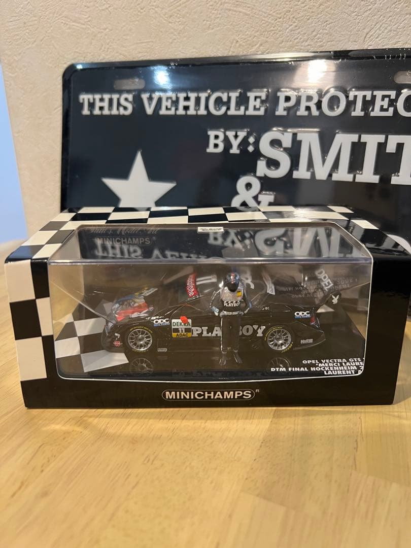 ミニチャンプス　OPEL VECTRA GTS V8 1／43ミニカー