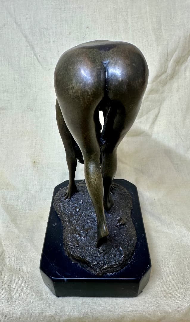 銅製彫刻・「ビーチの女」躍動的精美彫刻・