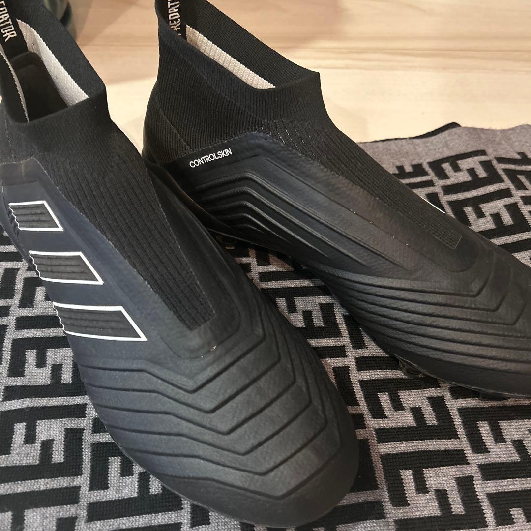 アディダス　プレデタースパイク