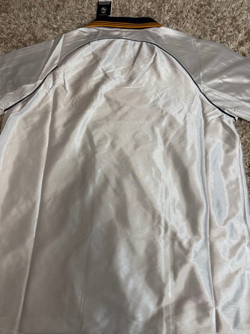 正規品新品未使用 レアルマドリード 復刻版 99/00 レプリカユニフォーム