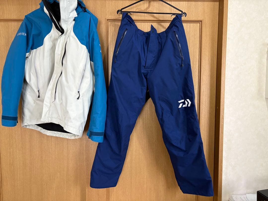 ★☆ダイワ　ゴアテックス プロダクト ウィンタースーツ DW-1807 Mサイズ