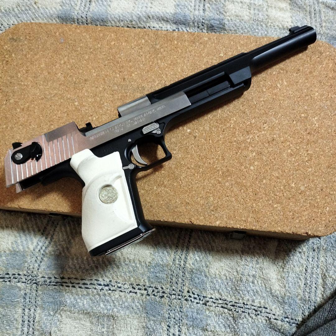 マルイ純正デザートイーグルリアルデザイン ツートンカスタムグリップ付き。