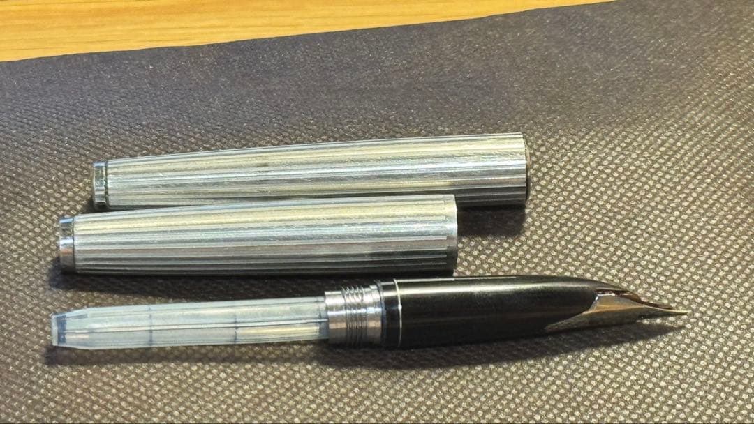 激レア　廃盤 白蝕刻 PILOT カスタムストライプ　18kWG F パイロット