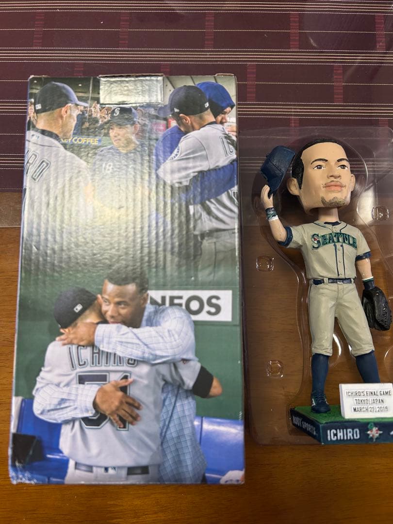 イチロー、現役最後のボブルヘッド人形!大谷翔平選手とのトレーディングカード付!