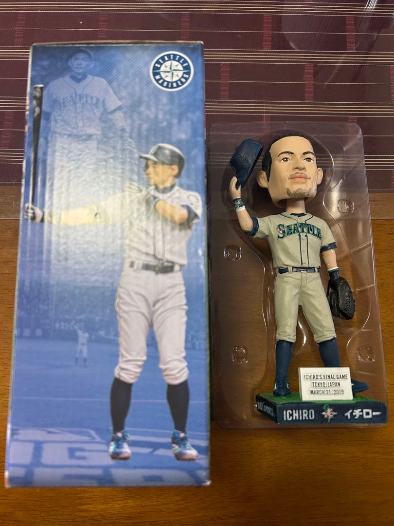 イチロー、現役最後のボブルヘッド人形!大谷翔平選手とのトレーディングカード付!