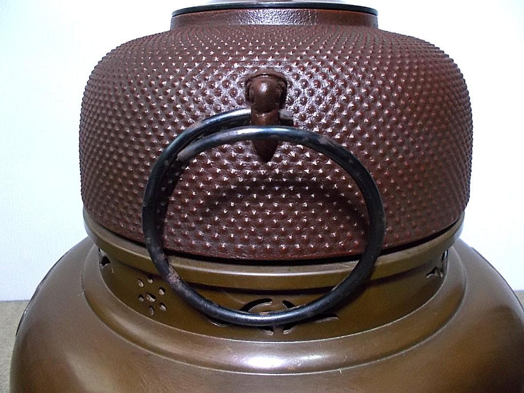 人間国宝高橋敬典作 唐銅霰鬼面風炉 銀摘み? アラレ茶釜未使用 釜環 送料込み