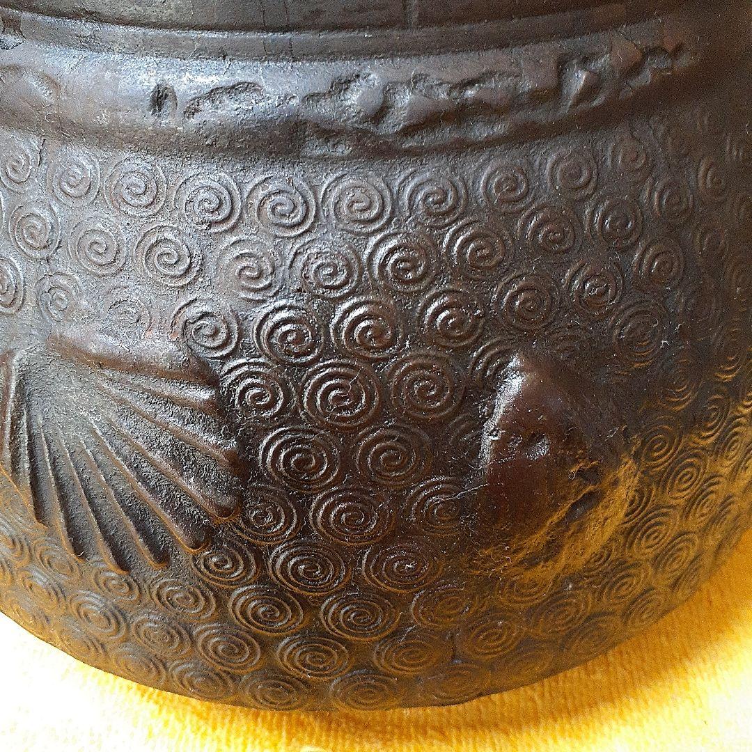 264 大振り　鉄瓶　陽刻　松雲堂