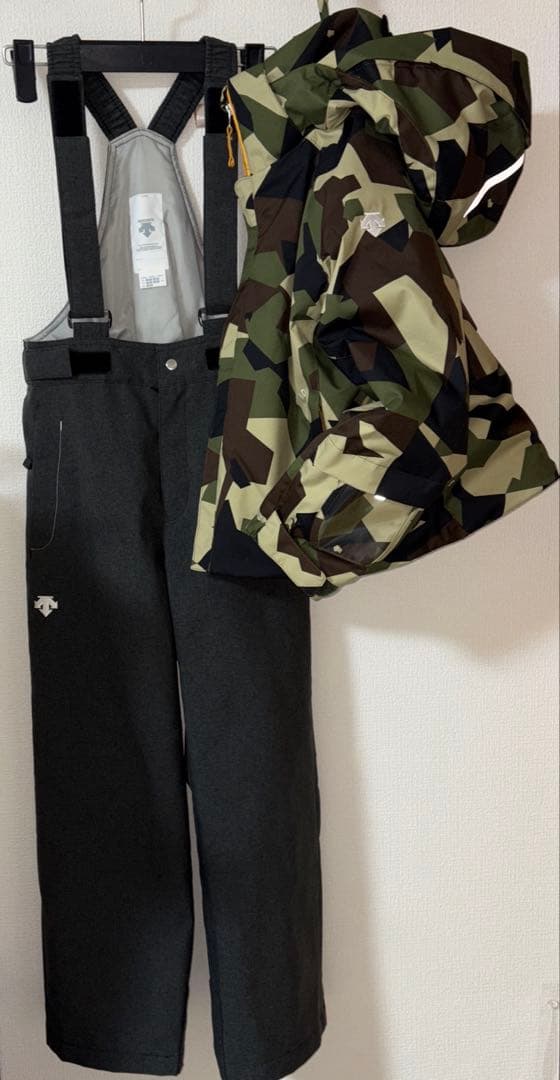 超美品　DESCENTE ヒートナビ 子供用スキーウェア 上下セット 130
