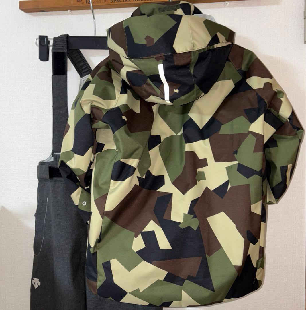 超美品　DESCENTE ヒートナビ 子供用スキーウェア 上下セット 130